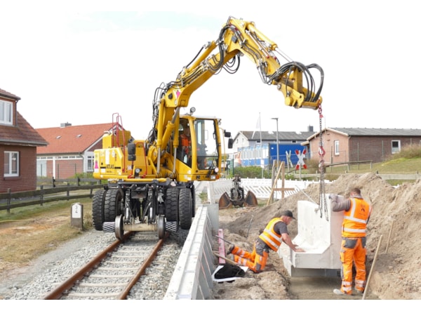 Excavator pe roti Atlas  1604 ZW Excavator specializat pentru cale ferata de vanzare